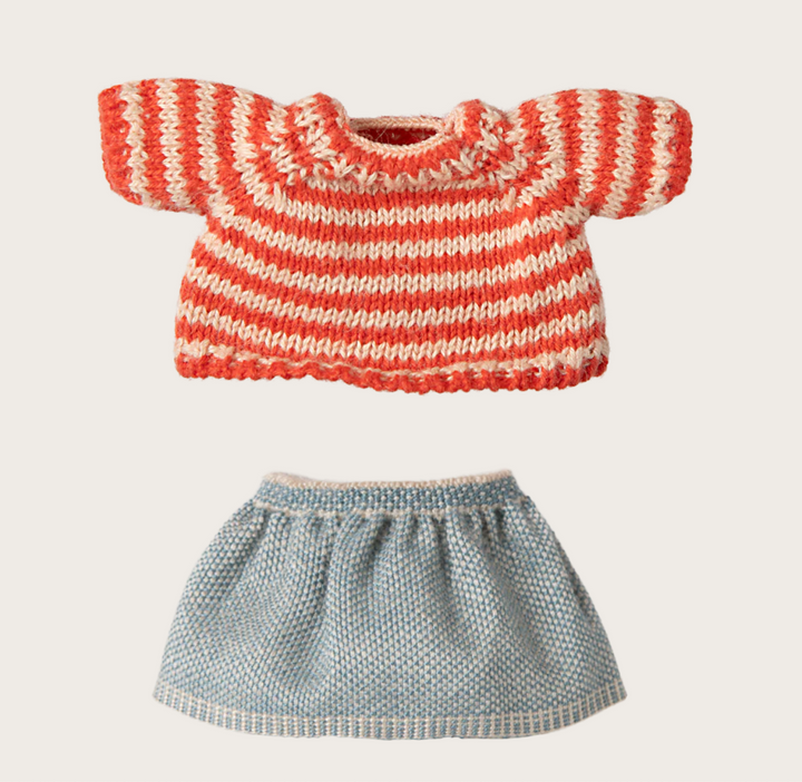 Knitted Sweater & Skirt, Big Sister Mouse
