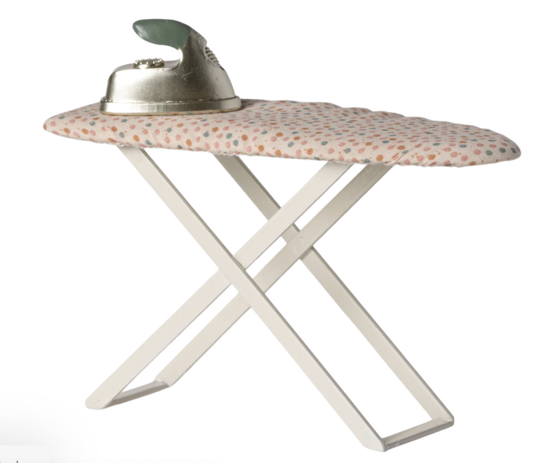 Iron & Ironing Board, Mouse