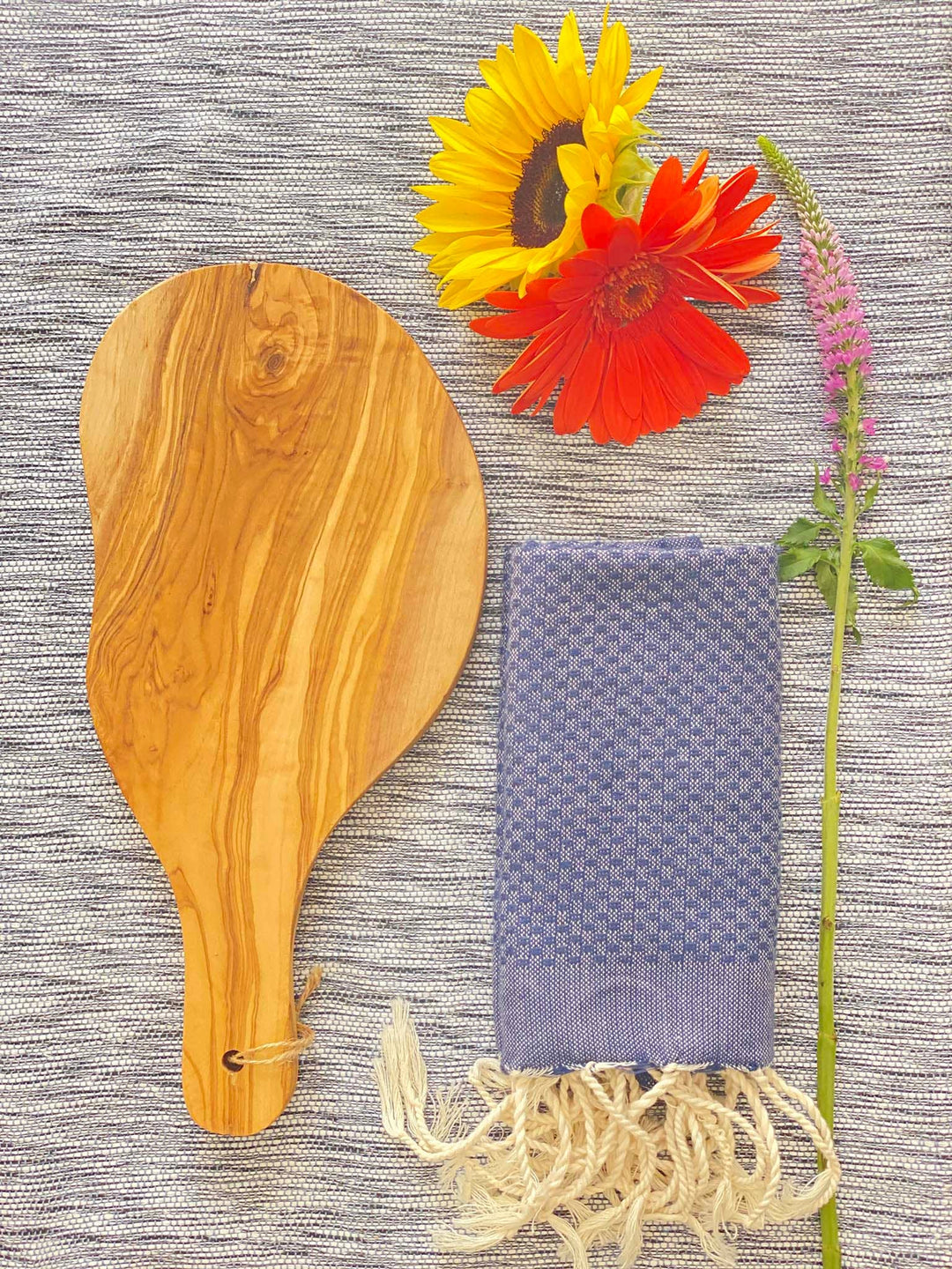Olive Wood Curvy Cutting board 12" | Scents and Feel