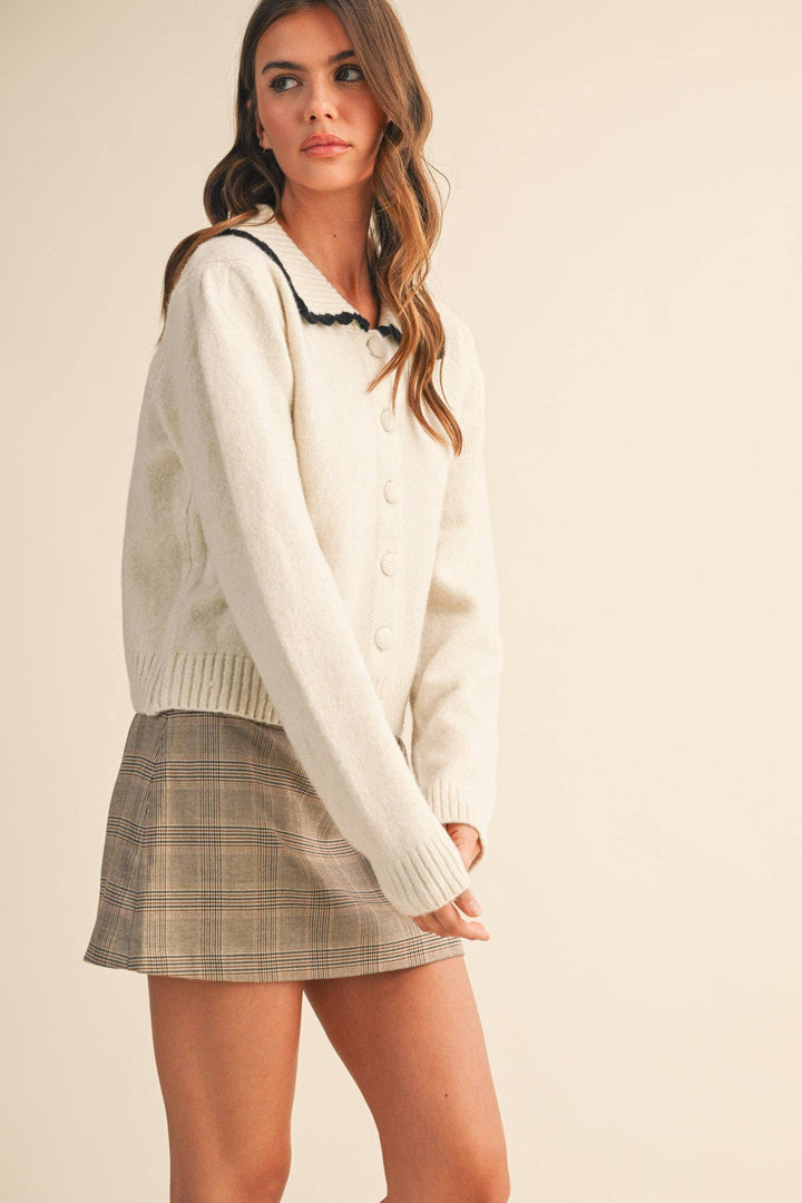 Scalloped Collar Cardigan