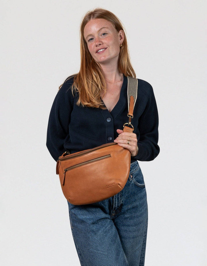Drew Bum Bag Maxi, Wild Oak Soft Grain Leather