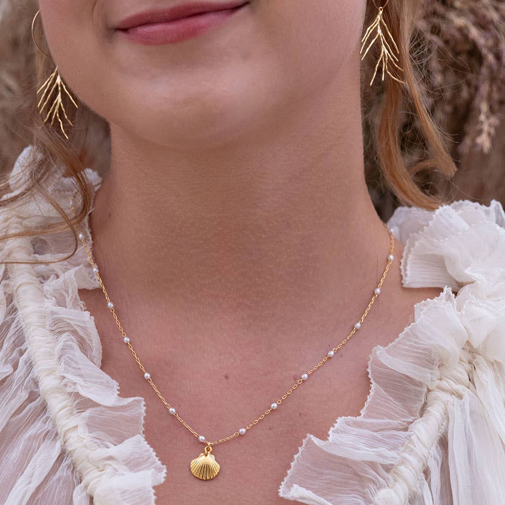 Scallop Shell and Pearl Station Chain Necklace