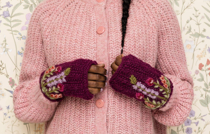 Meadow Handwarmer in Plum