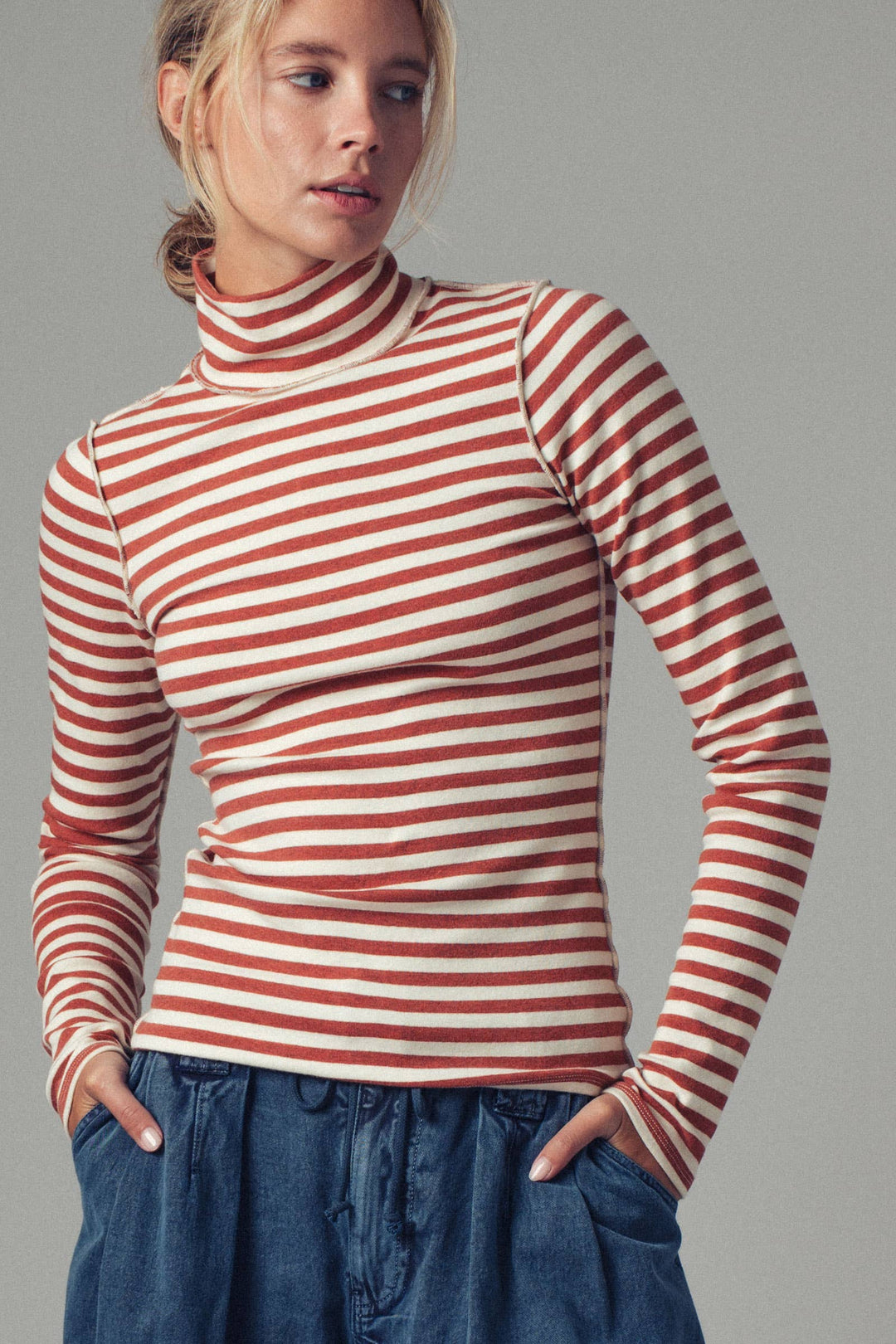 Contrast Seam Turtleneck Knit Top