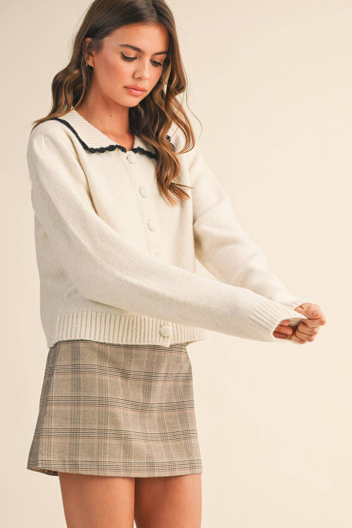 Scalloped Collar Cardigan