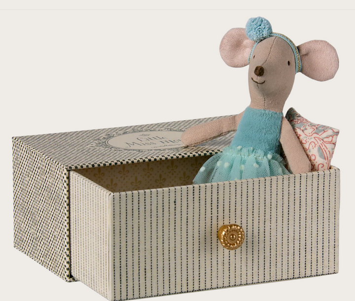 Dance Mouse in Daybed, Little Sister in Blue