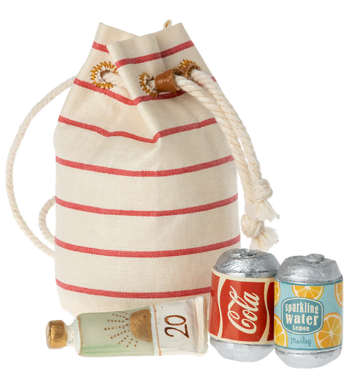 Bag with Beach Essentials, Mouse
