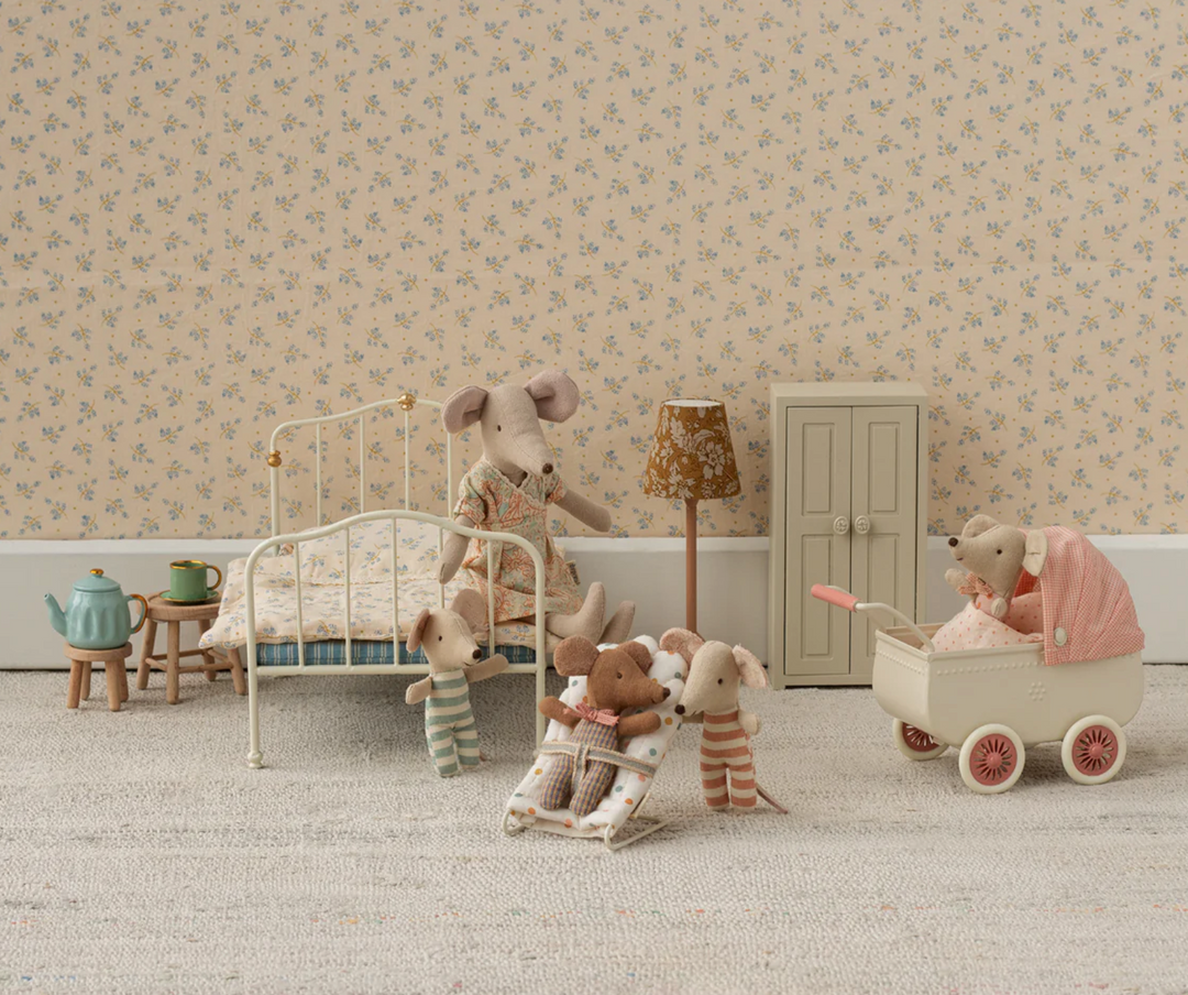 Pram for Mouse in Coral