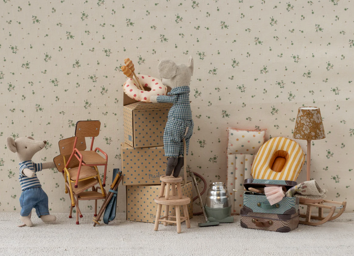 Chair in Coral, Mouse