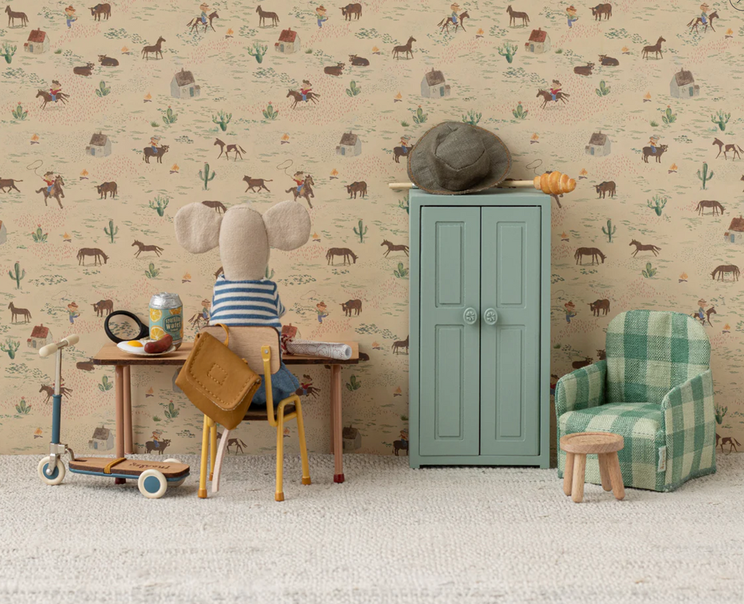 Chair in Yellow, Mouse
