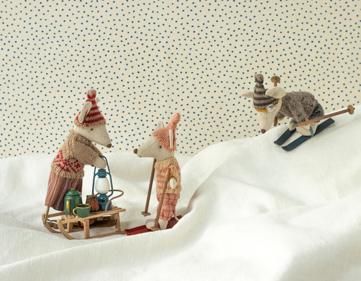 Christmas Tea Party, Mouse