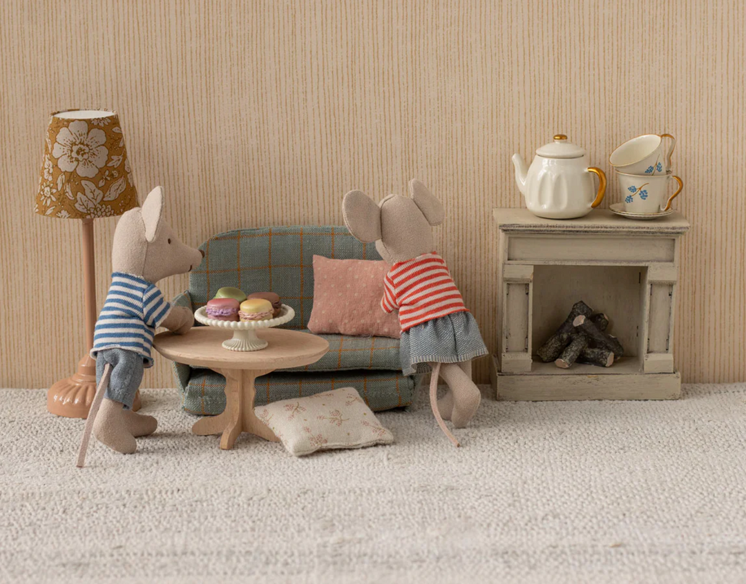 Coffee Table for Mouse in Nature
