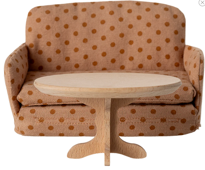 Coffee Table for Mouse in Nature