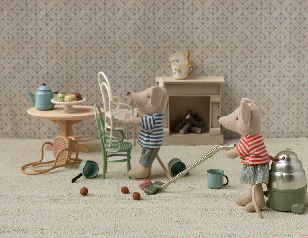 Vintage Chair, Mouse, Off White