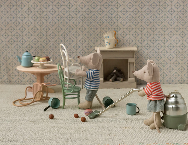 Vintage Chair, Mouse, Off White
