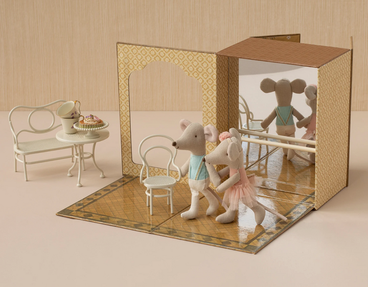 Ballet Mice in Dance Studio, Little Sister & Little Brother