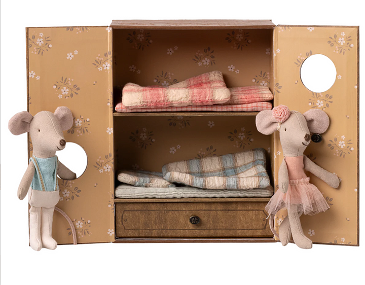 Ballet Mice in Dance Studio, Little Sister & Little Brother