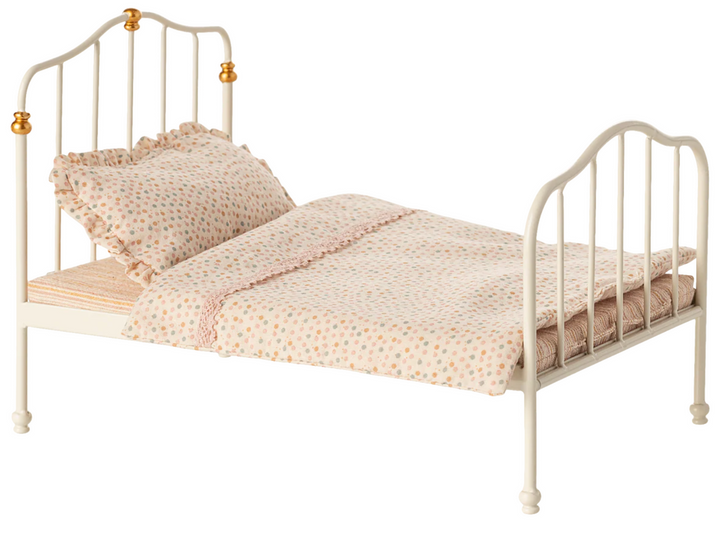 Vintage Bed in Off White, Mouse