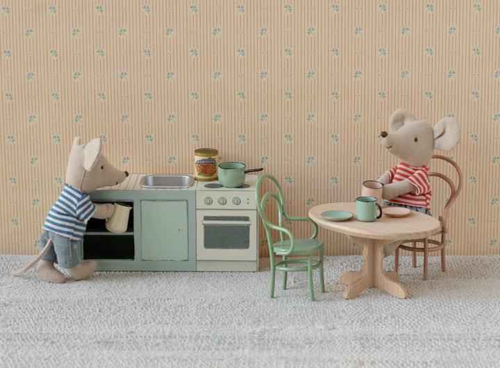 Kitchen Counter, Mouse