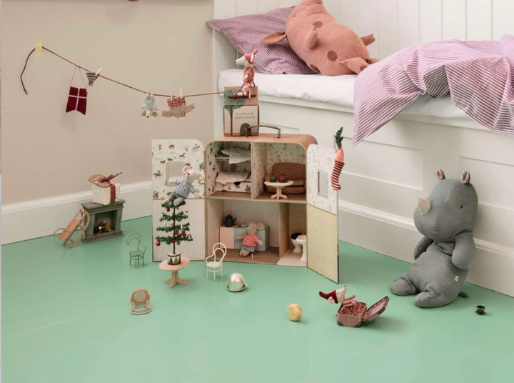 Suitcasa, Mouse House