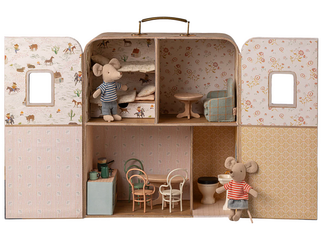 Suitcasa, Mouse House