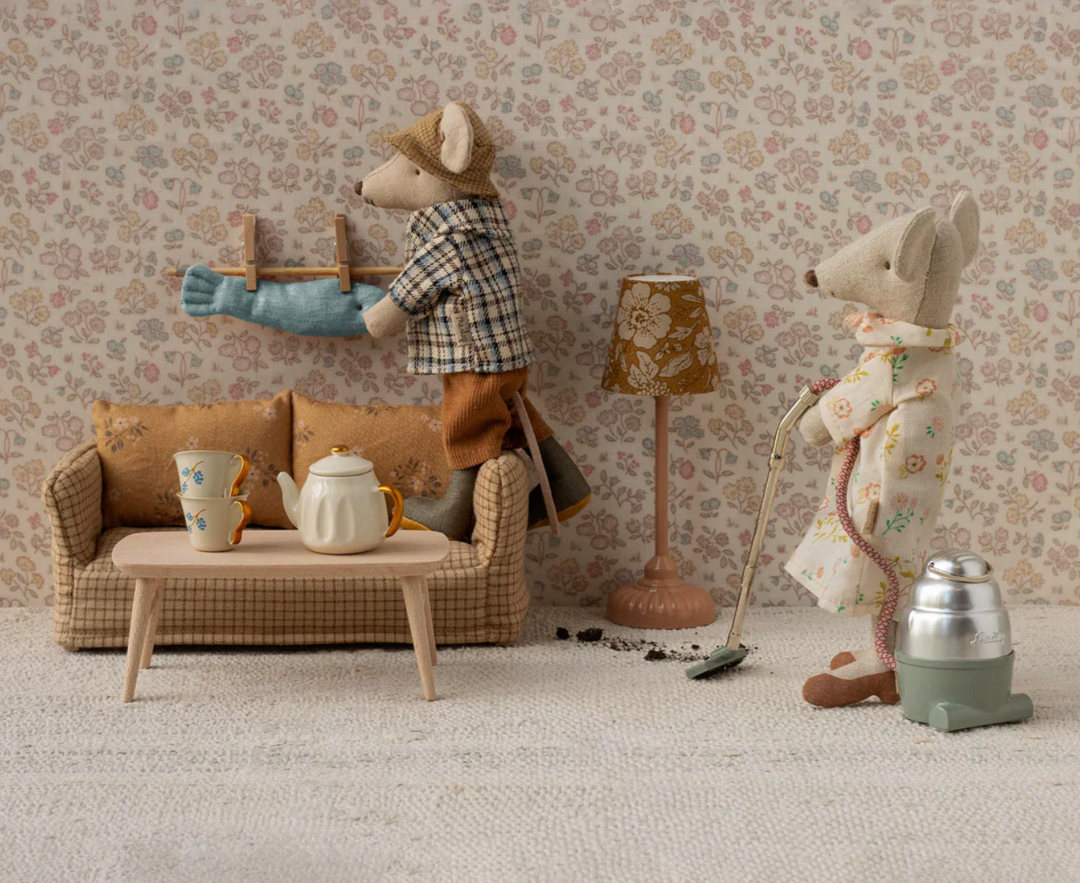 Coffee Table for Mouse in Nature