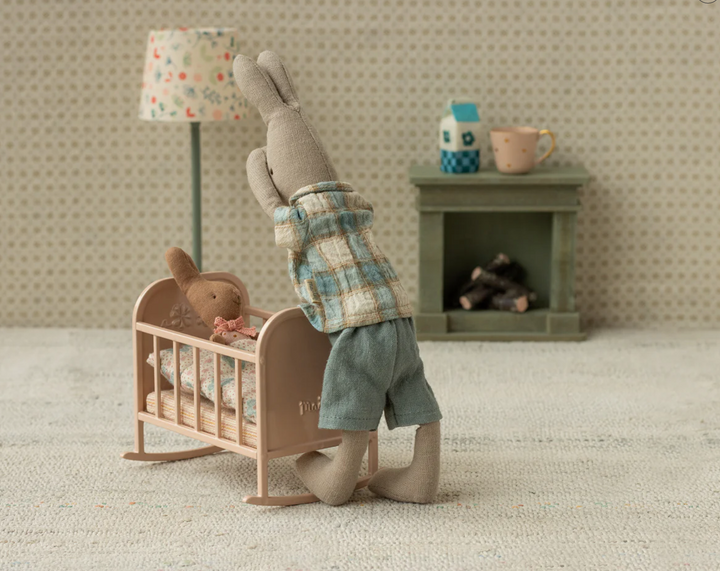 My Cradle in Light Rose, Mouse