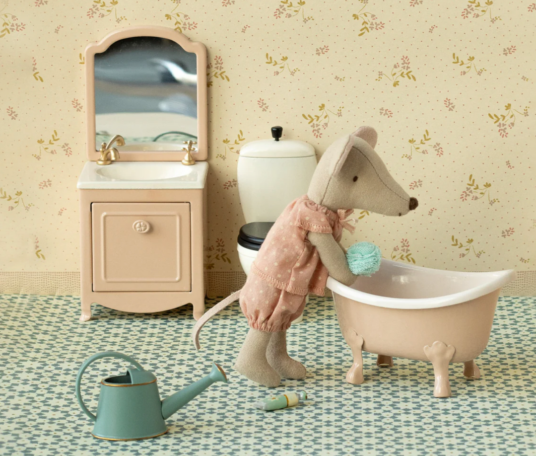 Big Sister Mouse in Matchbox, Polka Dot Pyjamas