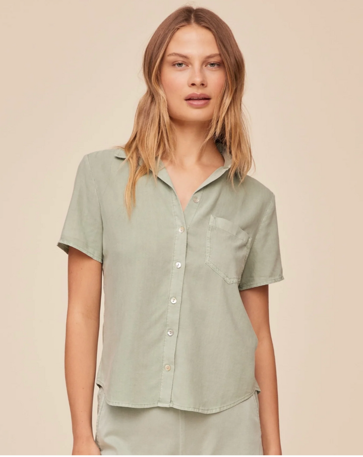 Short Sleeve Pocket Button Down in Oasis Green