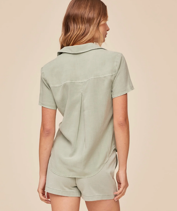 Short Sleeve Pocket Button Down in Oasis Green