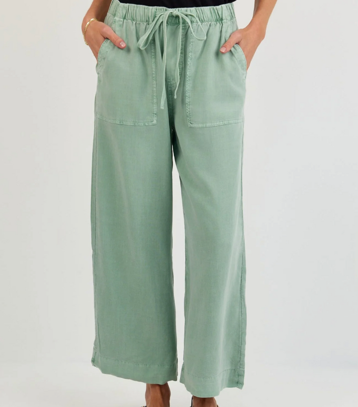 Wide Leg Crop in Oasis Green