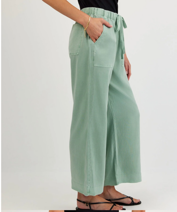 Wide Leg Crop in Oasis Green