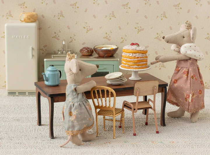 Party Cake and Cake Stand, Mouse