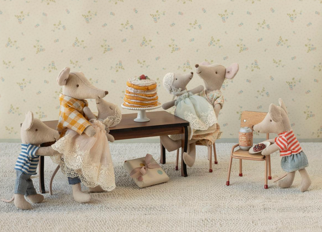 Party Cake and Cake Stand, Mouse