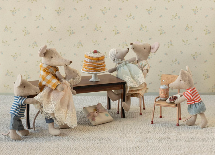 Party Cake and Cake Stand, Mouse