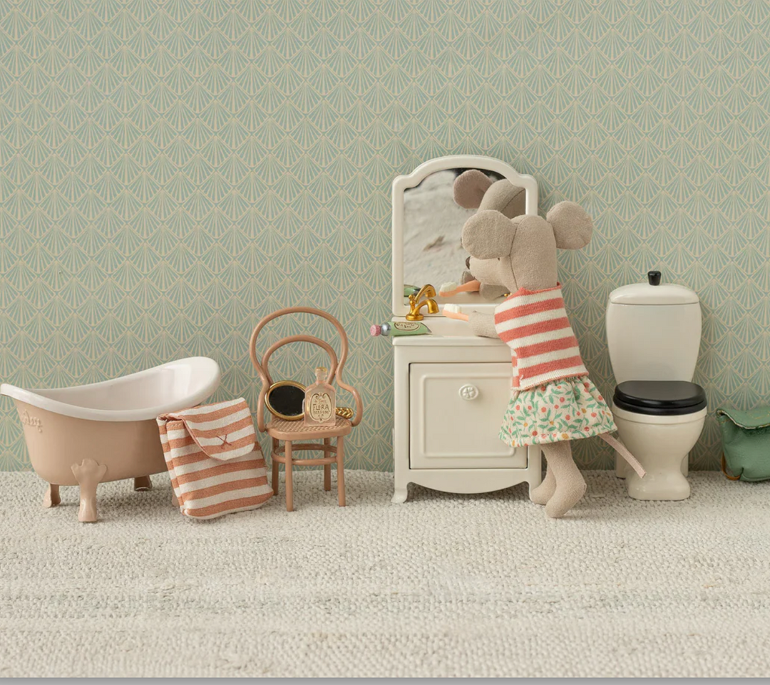 Tricycle Mouse, Big Sister in Green