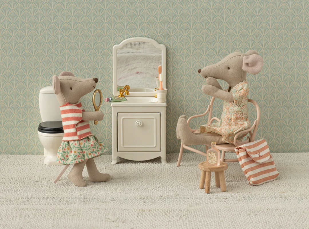Tricycle Mouse, Big Sister in Green