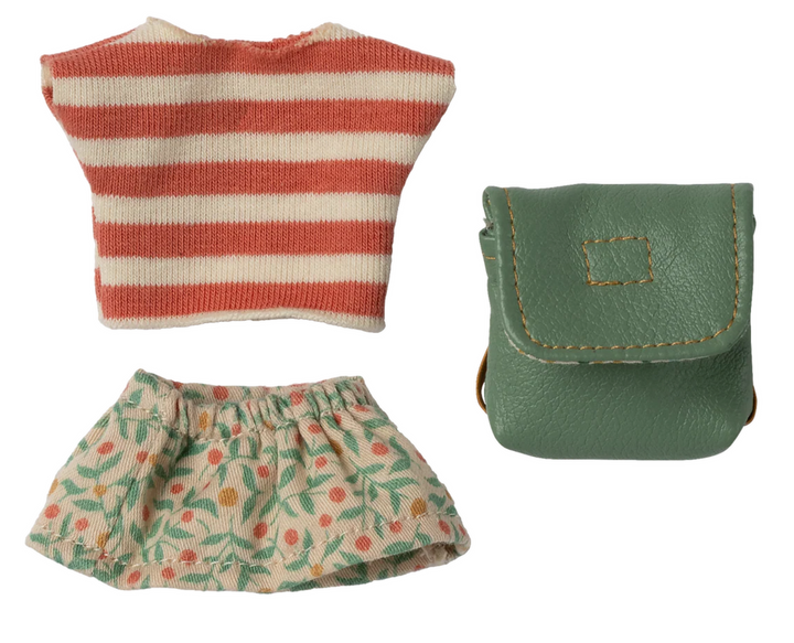 Clothes &amp; Green Bag for Big Sister Mouse