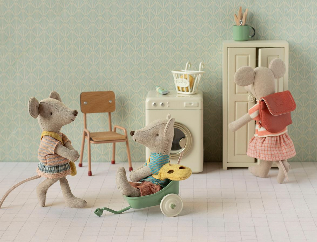 Little Sister Mouse with Bag