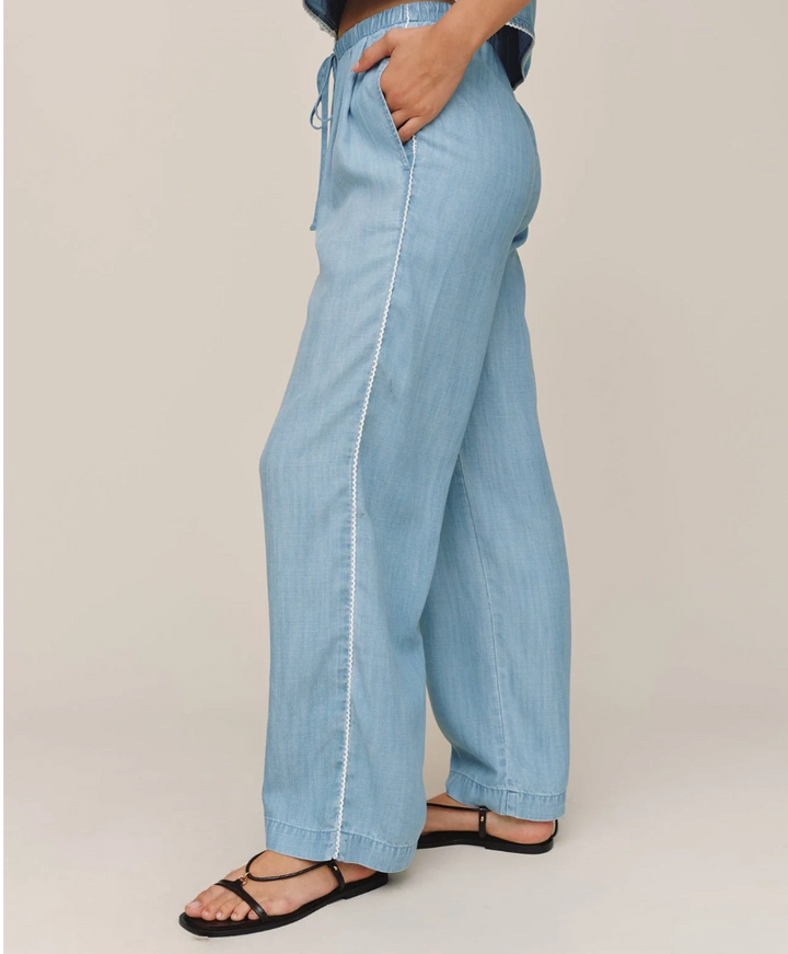 Scallop Side Seam Pant in Ombre Mist Wash