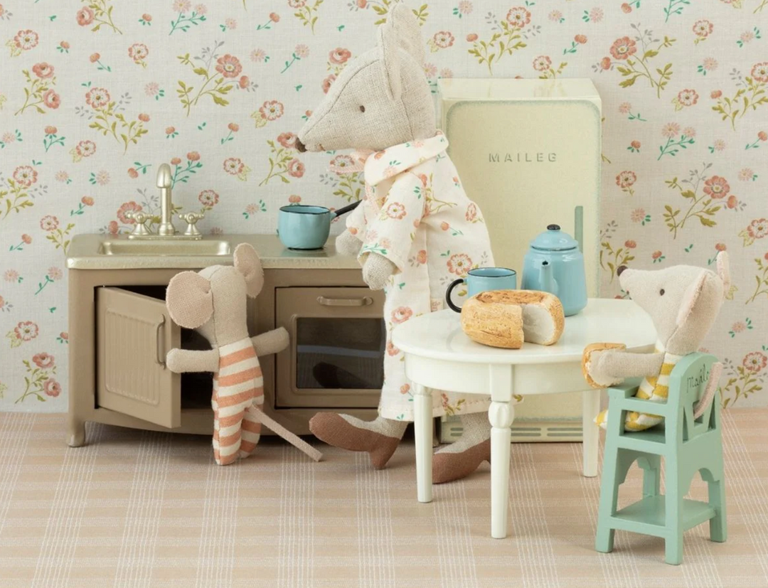 Vintage Dining Table, Mouse, Off White