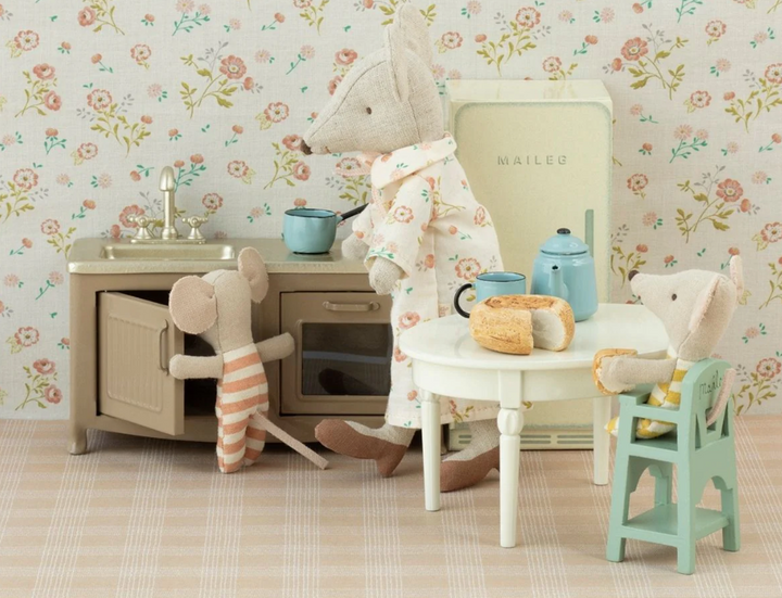 Vintage Dining Table, Mouse, Off White