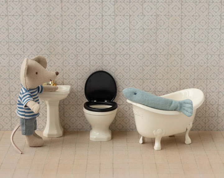 Water Closet, Mouse
