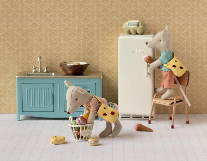 Kitchen for Mouse, Blue