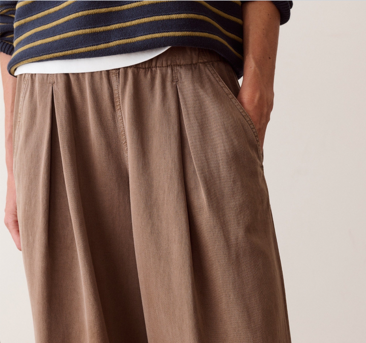 Allison Pleated Wide Leg Trouser in Java