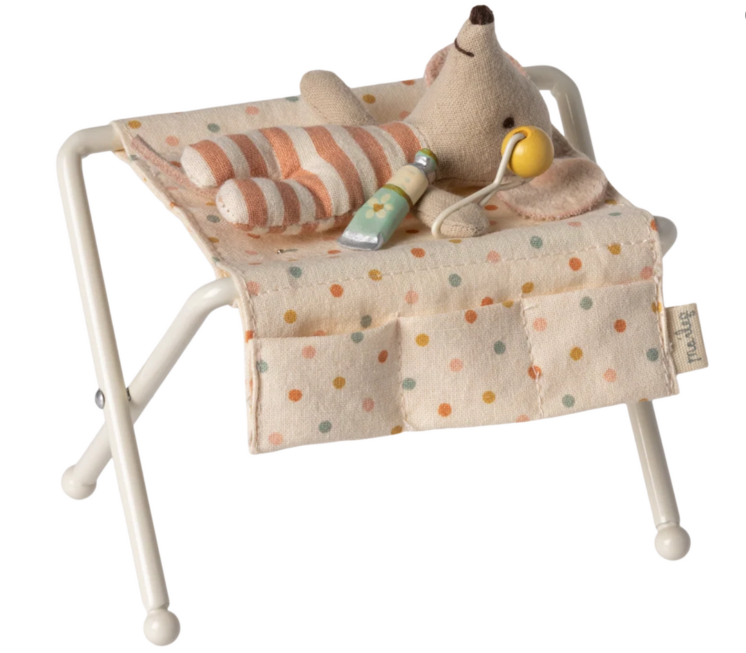 Nursery Table, Baby Mouse