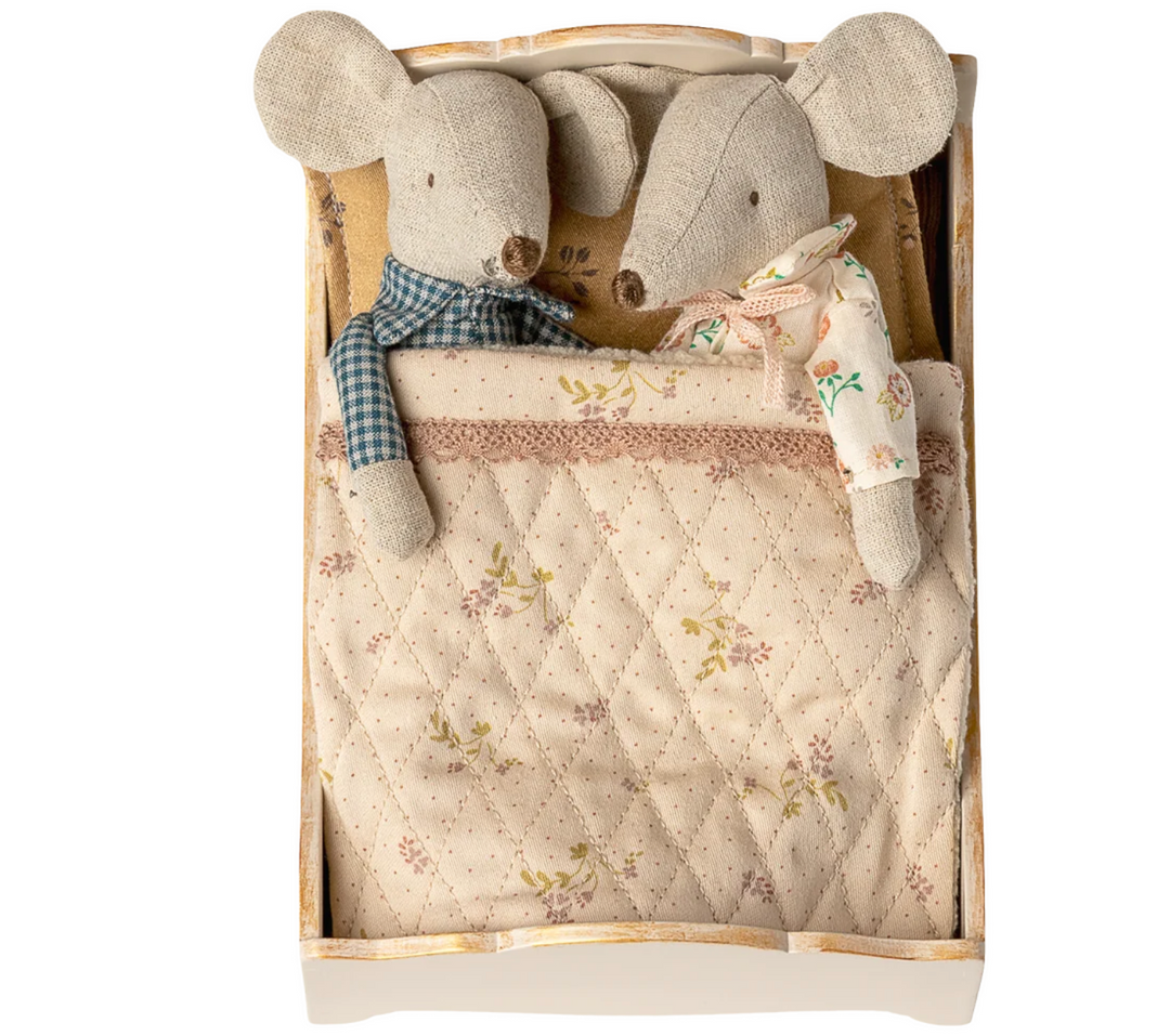 Bed, Mouse