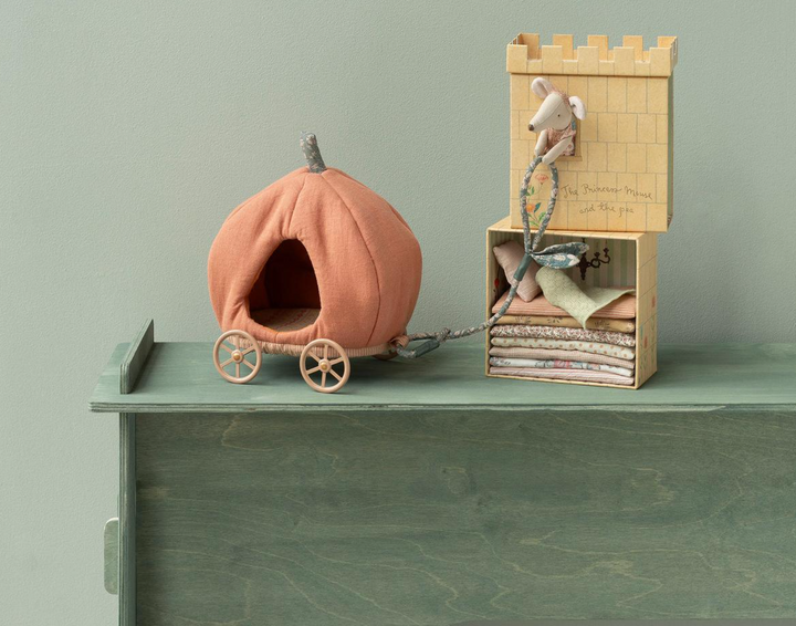 Pumpkin Carriage, Mouse
