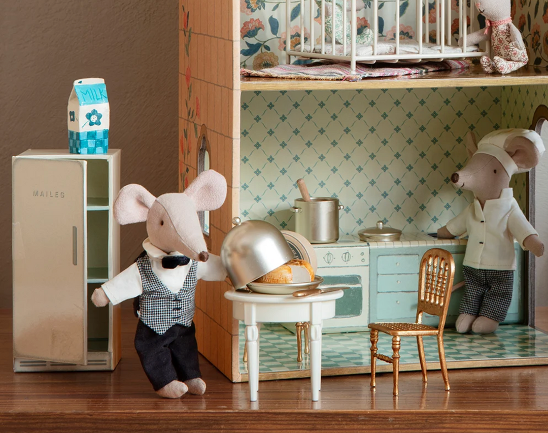 Waiter Mouse, Big Brother