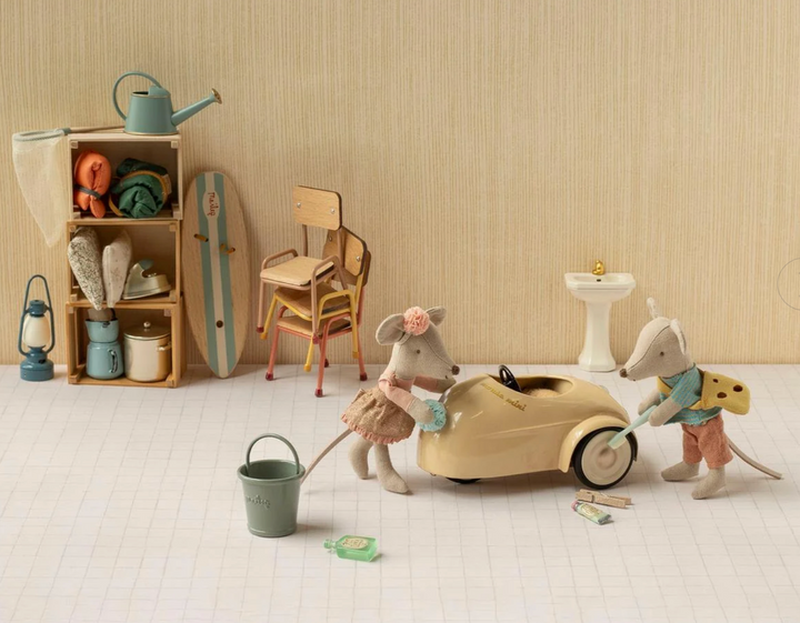 Driver Mouse, Little Sister